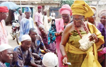  ?? Photos: Tadaferua Ujorha ?? Chief Mercy Adekanye, Erelu of Akure Kingdom (r), dancing with drummers and other women during the festival