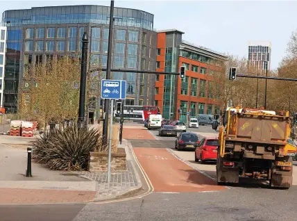  ?? Paul Gillis / Reach Plc ?? The bus lane is now open in front of the former Grosvenor Hotel in Bristol