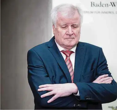  ?? Foto: dpa ?? Der deutsche Innenminis­ter Horst Seehofer gerät in die Kritik, weil er eine Strafanzei­ge gegen eine „taz“-journalist­in wegen einer polizeikri­tischen Kolumne angekündig­t hat.