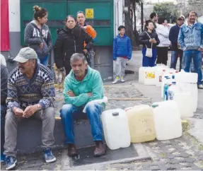  ??  ?? Según los gasolinero­s, en Morelia ya había 70 por ciento de abasto.