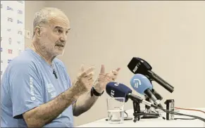  ?? FOTO: EFE ?? Marcelo Bielsa, selecciona­dor de Uruguay, en su rueda de prensa de ayer en Donostia