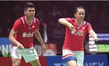  ?? OLI SCARFF/AFP ?? JANGAN PUDAR: Praveen Jordan/Melati Daeva Oktavianti saat final All England (15/3).