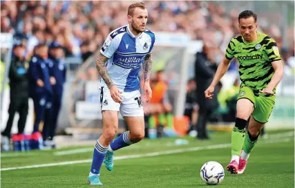  ?? Picture: Nizaam Jones/JMP ?? Kane Wilson puts Bristol Rovers’ Nick Anderton under pressure