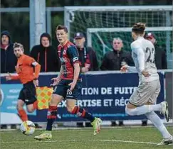  ?? ?? A qui donner le ballon? Lucas Prudhomme cherche un partenaire démarqué.