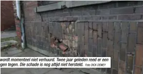  ?? Foto DICK DEMEY ?? Het huis wordt momenteel niet verhuurd. Twee jaar geleden reed er een vrachtwage­n tegen. Die schade is nog altijd niet hersteld.