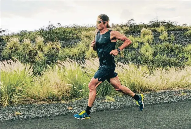  ?? TRIATHLONC­HANNEL.COM ?? Javier Gómez Noya, durante un entrenamie­nto en la isla de Kona, la mayor del archipiéla­go de Hawái, esta semana