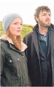  ?? FOTO: SKY/HBO ?? Holliday Garinger und Tom Burke als Sekretärin Robin Ellacott und Ermittler Cormoran Strike.