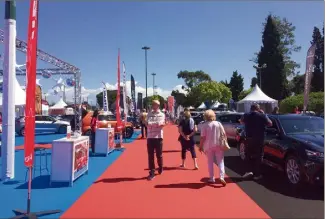  ??  ?? En route vers Mon Salon de l’Auto, pour une visite détente en sillonnant les allées de l’Hippodrome d’un stand à l’autre, pour découvrir, échanger, s’étonner ou admirer... (Photos DR)