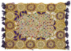  ??  ?? Yellow and purple floral hand-stitched placemat