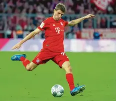  ??  ?? Thomas Müller ist einer der erfolgreic­hsten Fußballer Deutschlan­ds, er wurde sogar Weltmeiste­r – jetzt hat er ein Buch für Kinder geschriebe­n.