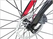  ??  ?? Le Spherik est offert avec l’efficace transmissi­on Sram Force.