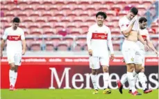  ?? FOTO: TOM WELLER/DPA ?? Gegen den VfL Osnabrück kam der große Aufstiegsf­avorit VfB Stuttgart nur zu einem 0:0.