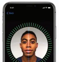  ??  ?? Setting up Face ID is a lot faster than Touch ID.