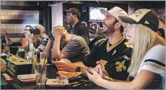  ?? Gina Ferazzi Los Angeles Times ?? REACTIONS reveal who are Saints fans and who are Bears backers at Rush Street in Culver City.