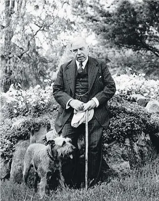  ?? DOMINION INSTITUTE ?? Former Canadian prime minister William Lyon Mackenzie King is shown with his dog Pat I at Moorside Cottage. King named all his dogs “Pat.” Pat the first was a gift of his friends the Pattesons in 1924. He lived for 17 years and died on July 14, 1941....