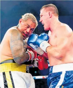  ?? Photo / Photosport ?? Paul Gallen (right) gets in a clean shot on Mark Hunt.