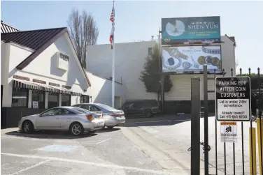  ?? Photos by Liz Hafalia / The Chronicle ?? Witter Coins has taken over the old Internatio­nal House of Pancakes, a longtime fixture in the Marina.