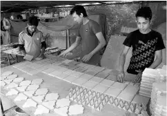  ??  ?? ( Below) A tile centre set up at Humayun’s Tomb to produce Mughal tiles for the monuments in the Nizamuddin area; ( below right) a master craftsman replaces the handmade tiles