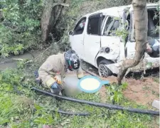  ?? ?? Quien conducía el automóvil Toyota FunCargo murió en el sitio.