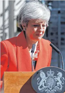  ?? FOTO: DPA ?? Die britische Premiermin­isterin Theresa May kündigt ihren Rücktritt an – und verschwind­et in der Downing Street 10.