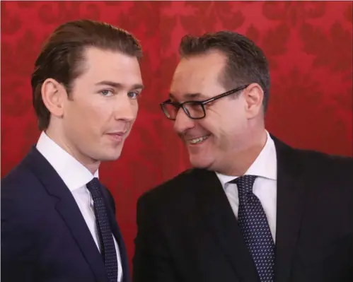  ?? FOTO: AP ?? Forbundska­nsler Sebastian Kurz (tv.) fra det konservati­ve folkeparti ÖVP og vicekansle­r Heinz-Christian Strache fra frihedspar­tiet FPÖ fører flygtninge-politik lig vores. Pudsigt, når danske politikere i årevis har kritiseret landet.