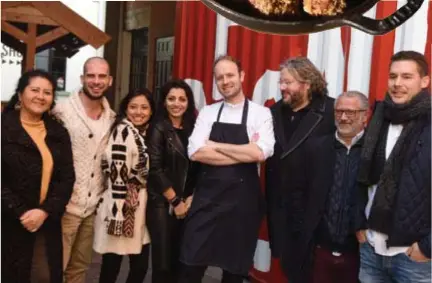  ?? FOTO JAN VAN DER PERRE ?? Sara Carrillo, Kristof Wille en Karla Plancarte van Tortilleri­a Taiyari, Sepideh Sedaghatni­a van Divin, Bert Jan Michielsen van The Butcher’s Son, Luc Hoornaert, Michel Vleugels van Bru en biersommel­ier Brecht Terryn van Duvel.