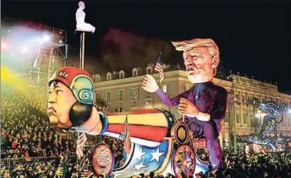  ?? SEBASTIEN NOGIER / EFE ?? Trump i el líder nord-coreà Kim Jong-un, protagonis­tes aquest cap de setmana del carnaval de Niça