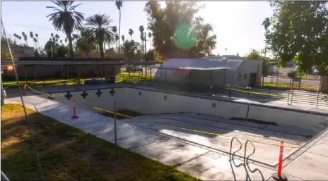  ?? PHOTO VINCENT OSUNA ?? The Holtville City Pool, formally named the Gene Layton Memorial Pool, on Tuesday in Holtville. The city will be applying for a grant, which it will use to completely renovate the pool.