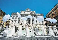  ?? T N B/ P ?? Protesta de novias en Roma por no poder casarse en pandemia