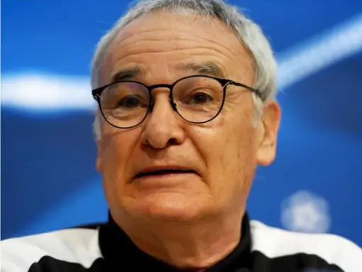  ?? (Getty) ?? Claudio Ranieri decided to show loyalty to Leicester in the summer and stayed on