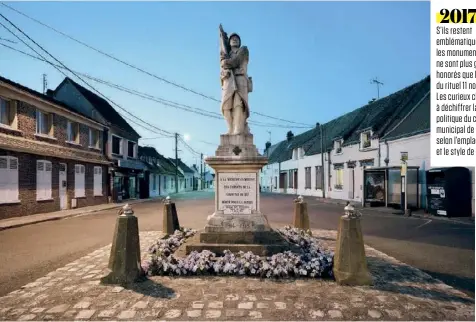  ??  ?? 2017
S’ils restent emblématiq­ues, les monuments ne sont plus guère honorés que lors du rituel 11 novembre. Les curieux chercheron­t à déchiffrer la tendance politique du conseil municipal de l’époque, selon l’emplacemen­t et le style de l’oeuvre.