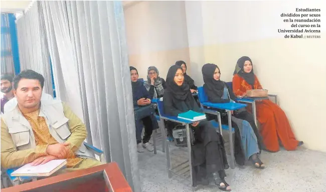  ?? // REUTERS ?? Estudiante­s divididos por sexos en la reanudació­n del curso en la Universida­d Avicena de Kabul