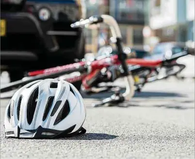  ?? Foto: Shuttersto­ck ?? Der Anteil der Fahrradfah­rer im Straßenver­kehr hat sich in den vergangene­n Jahren deutlich erhöht. Diese Entwicklun­g spiegelt sich in den Unfallstat­istiken wider.