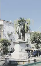  ??  ?? 0 The Promenade de Anglais in Nice (top), the statue of Lord Henry Brougham in Cannes (above) and Lord Brougham and his family in Cannes in 1862 (right)