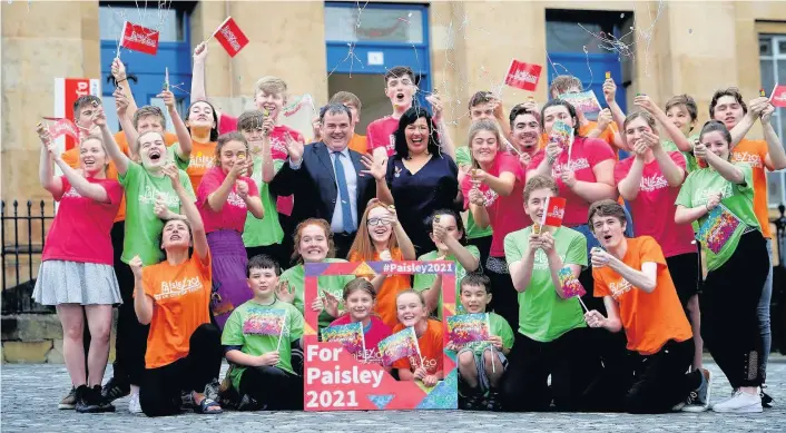  ??  ?? Cheer we go Youngsters from PACE Theatre join Renfrewshi­re Council leader Iain Nicolson and bid director Jean Cameron to celebrate making the shortlist