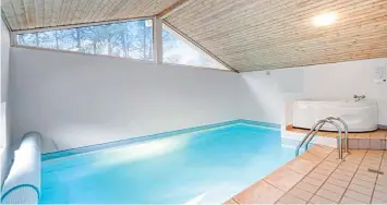  ?? ?? Scene of tragedy: Pool at the Danish holiday cottage where Ms Leeson died