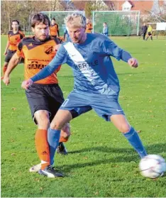  ?? Foto: Mack ?? Im letzten Spiel vor der Winterpaus­e kassierte Flotzheim (mit Patrick Leinfelder, in Blau) gegen Maihingen ein 0:3. Gegen Haunsheim soll ein Sieg her.