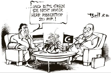  ??  ?? Der türkische Außenminis­ter beim deutschen. Zeichnung: Haitzinger