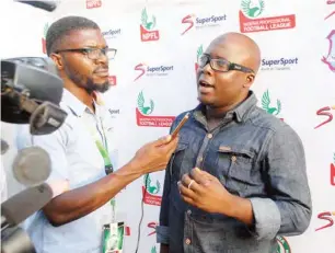  ??  ?? Coach Hamza Abdul’azeez Abara (R) answering questions from journalist­s after Niger Tornadoes victory over title holders, Plateau United at the Bako Kotangaro stadium in Minna