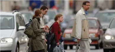  ?? Foto: dpa/Frank Leonhardt ?? Sind Fußgänger für ein Vergehen im Straßenver­kehr haftbar zu machen?