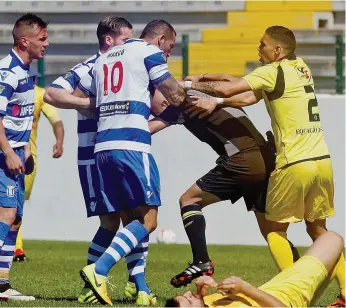  ??  ?? Agressões nos campeonato­s distritais estão a esvaziar a classe dos árbitros