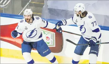  ?? JASON FRANSON— THE CANADIAN PRESS VIA AP ?? The Lightning’s Brayden Point ( 21) celebrates his goal against the Stars with Victor Hedman ( 77) during first- period action in Edmonton Monday.