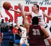  ?? RECORDER PHOTO BY NAYIRAH DOSU ?? Strathmore High School’s Owen Patterson (32) attempts a layup during a basketball game against Granite Hills, Wednesday, April 14, 2021, at Strathmore.