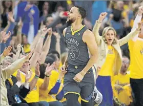  ?? FOTO: AP ?? Curry encandiló a los aficionado­s de los Warriors en su reaparició­n ante New Orleans