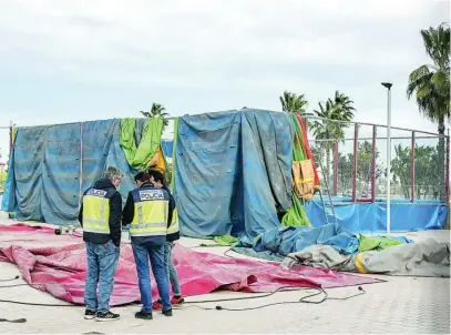  ?? EP ?? Imagen de la atracción de feria siniestrad­a en Mislata (Valencia) a causa del fuerte viento