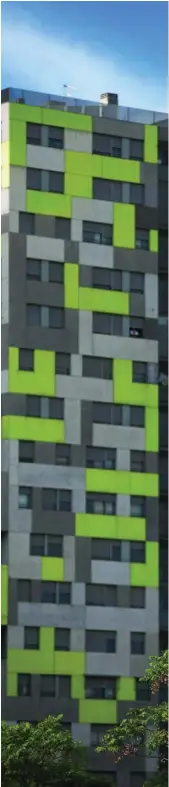  ??  ?? Imagen de una promoción de viviendas nuevas en la capital madrileña