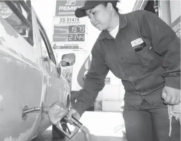  ?? /REDACCIÓN ?? En Lerdo no se reflejó la disminució­n del costo de la gasolina, sino la Premium aumentó 5 centavos