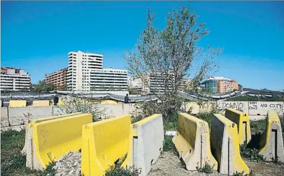  ?? ANA JIMÉNEZ ?? La imagen del abandono.
Este es el aspecto actual del tramo final de la rambla Prim, utilizada durante años como almacén de obras