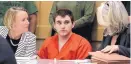  ?? AMY BETH BENNETT/SUN SENTINEL ?? Accused school shooter Nikolas Cruz talks to attorneys Melissa McNeill and Diane Cuddihy in Ft. Lauderdale, Fla, in August.