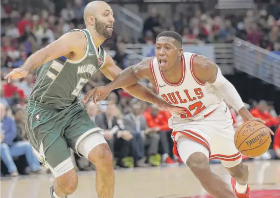  ?? | NAM Y. HUH/ AP ?? Bulls guard Kris Dunn was outstandin­g against the Bucks ( 11 points, 5- for- 7 from the field) but dislocated his left index finger. He’s seeing a specialist Monday.